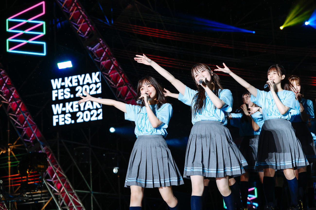 野外ライブ「W－KEYAKI FES．　2022」を開催した日向坂46（撮影・上山陽介氏）