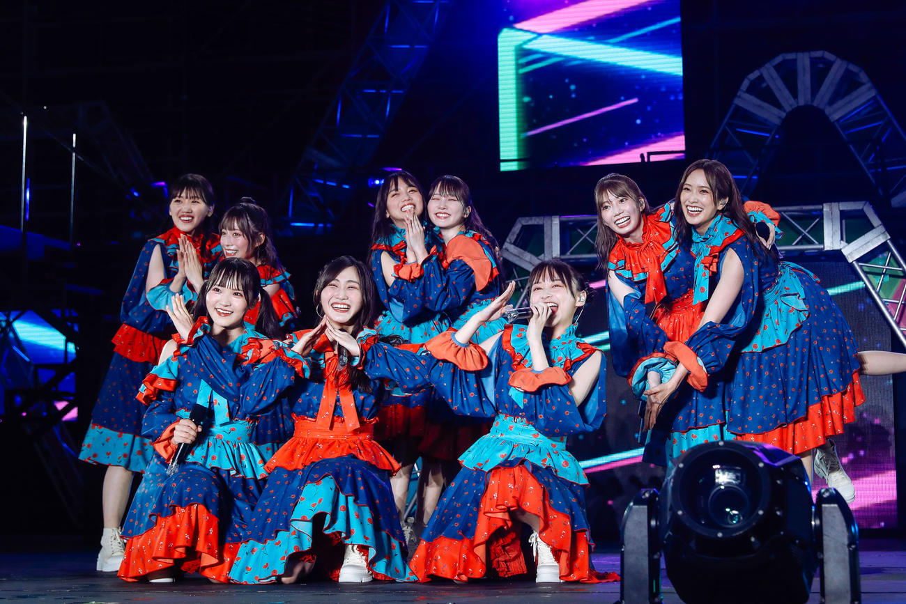 野外ライブ「W－KEYAKI FES．　2022」を開催した日向坂46（撮影・上山陽介氏）