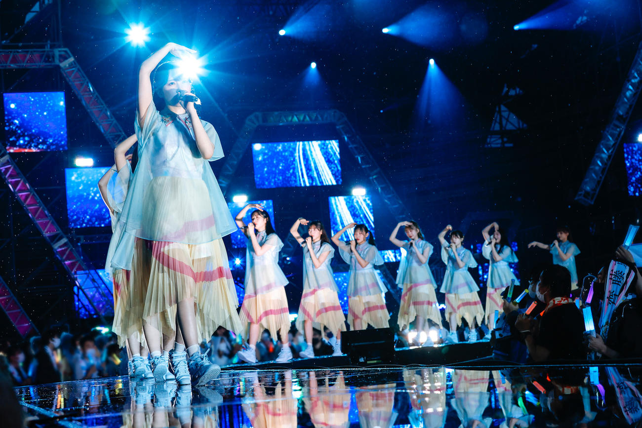 野外ライブ「W－KEYAKI FES．　2022」を開催した日向坂46（撮影・上山陽介氏）