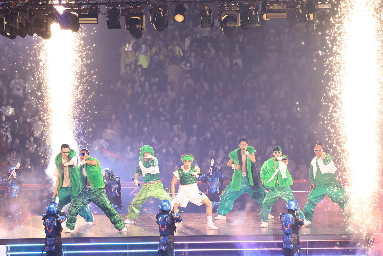 「BATTLE OF TOKYO TIME 4 Jr．EXILE」のPSYCHIC FEVER。左から渡邉廉、JIMMY、中西椋雅、半田龍臣、WEESA、小波津志、剣