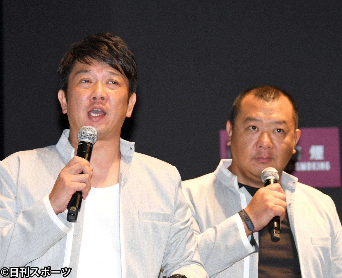 TKO木本武宏（左）と木下隆行（2019年撮影）