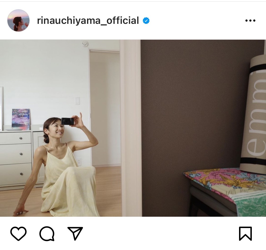 ノースリーブワンピースのショットを披露した内山理名（内山理名のインスタグラムより）
