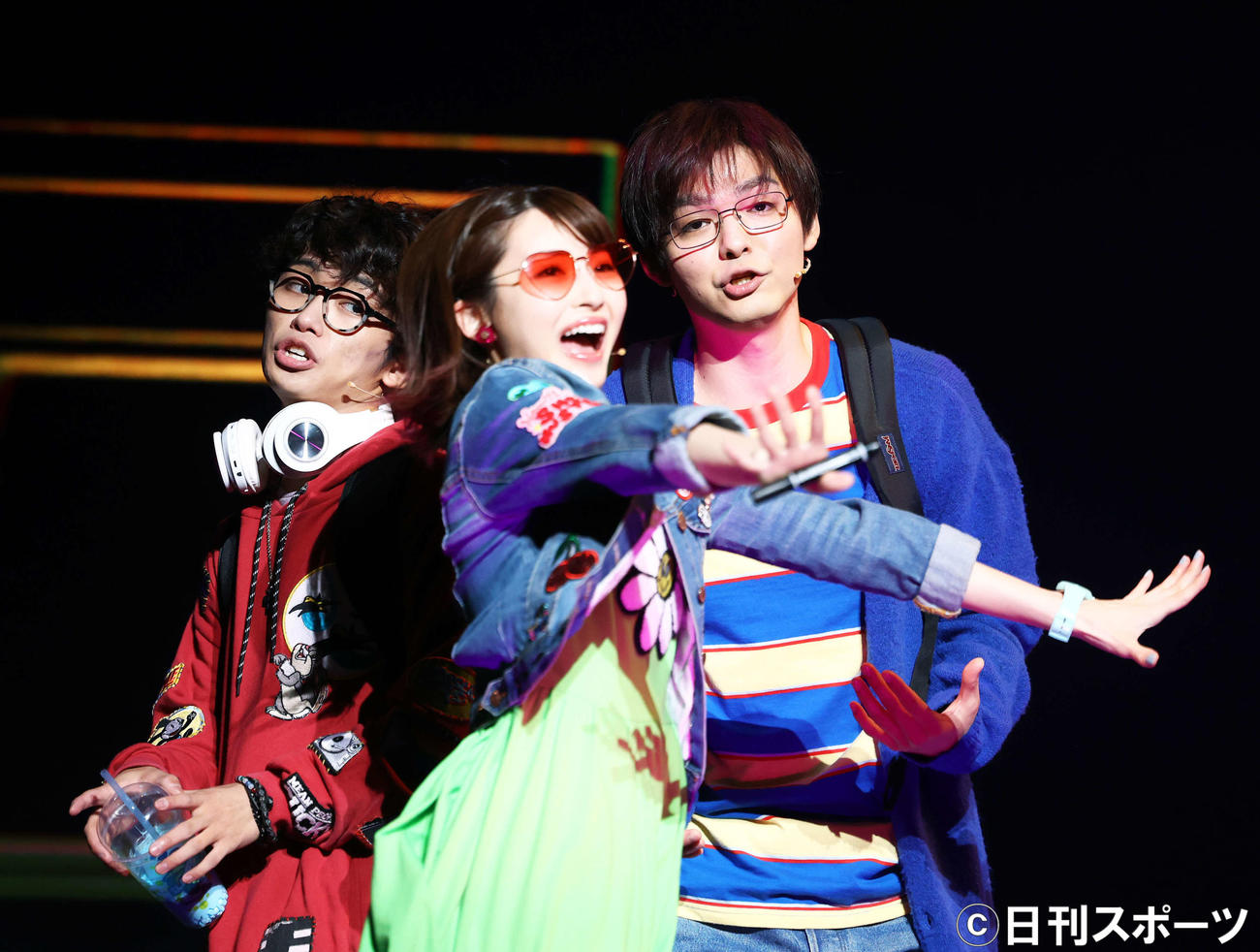 プレスコールで熱演する、左から加藤清史郎、井上小百合、Hey！Say！JUMP薮宏太（撮影・河田真司）