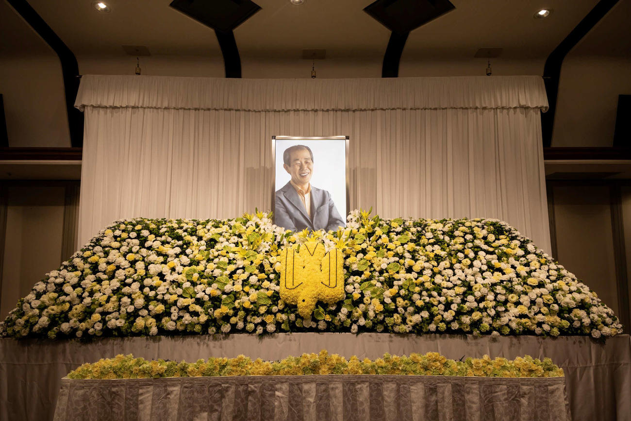 佐々木史朗さんのお別れの会で、しつらえられた祭壇