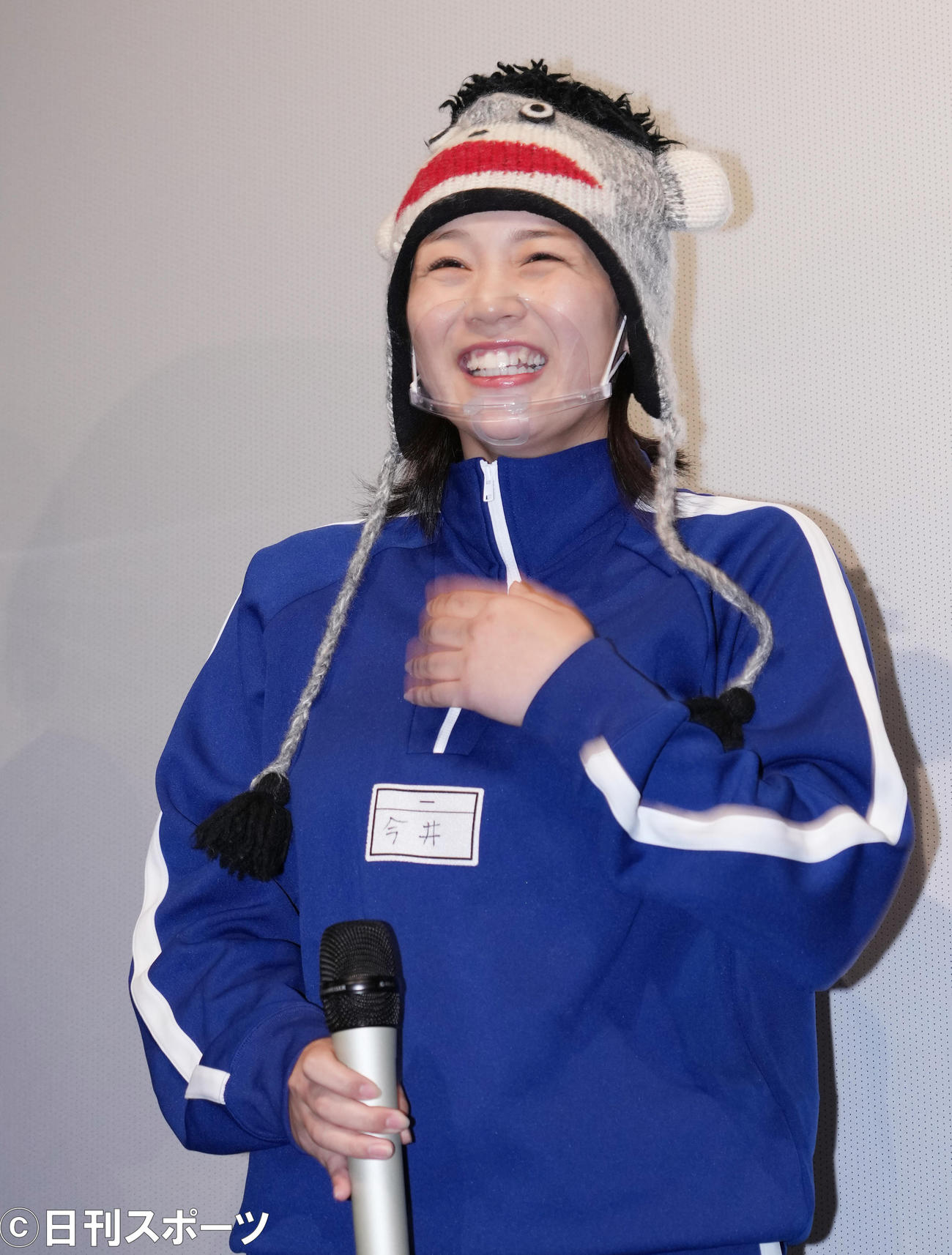 映画「グリーンバレット」完成披露上映会で舞台あいさつをする山岡雅弥（撮影・菅敏）