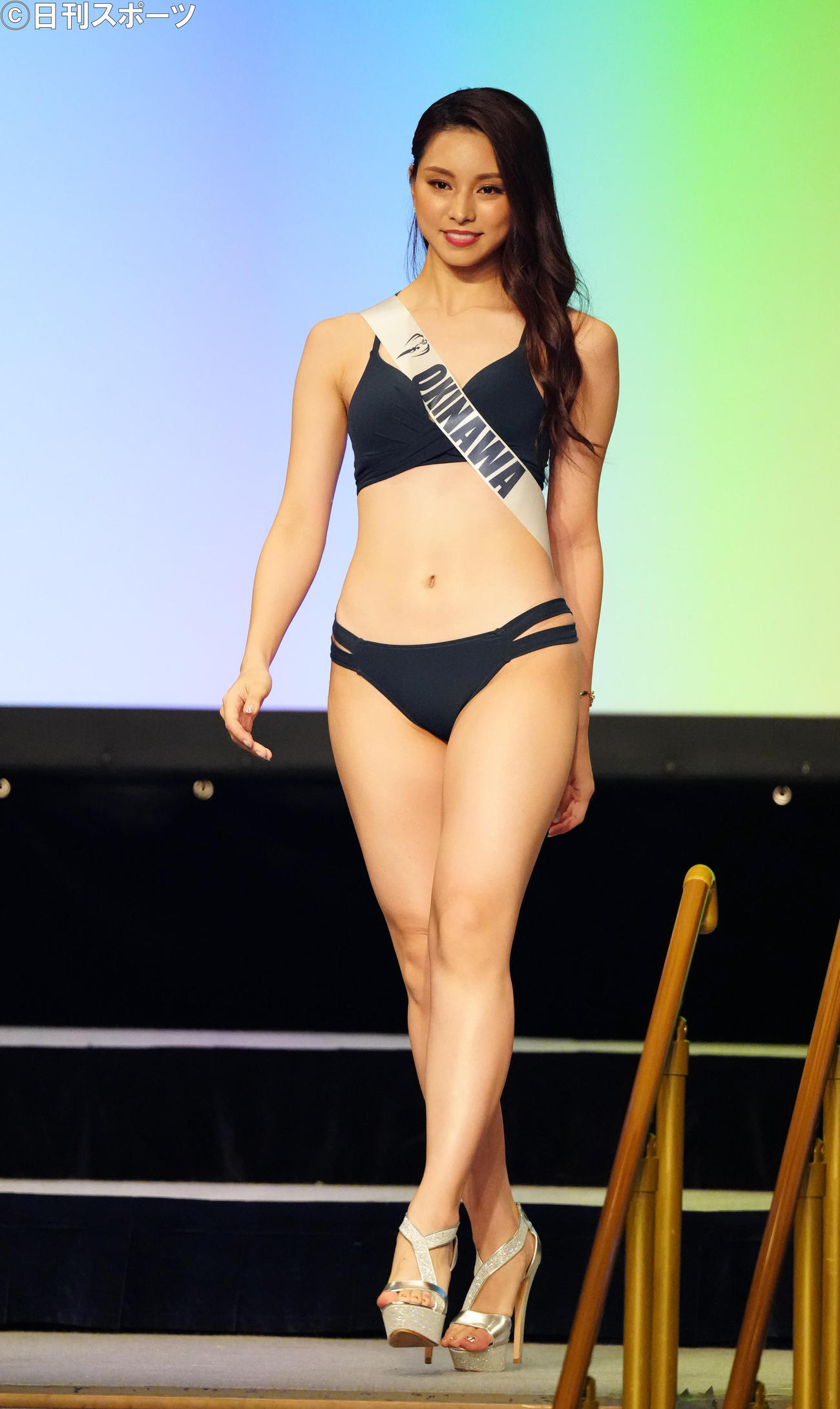 「2022ミス・アース・ジャパン」で水着審査に臨むミス沖縄の比嘉あいりさん（撮影・江口和貴）