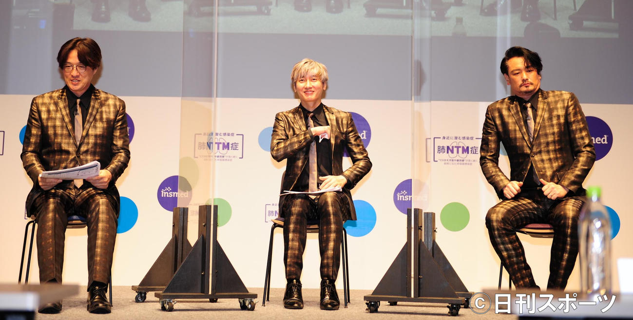 肺非結核性抗酸菌症（肺NTM症）の啓発イベントに参加した純烈。左から酒井一圭、後上翔太、小田井涼平