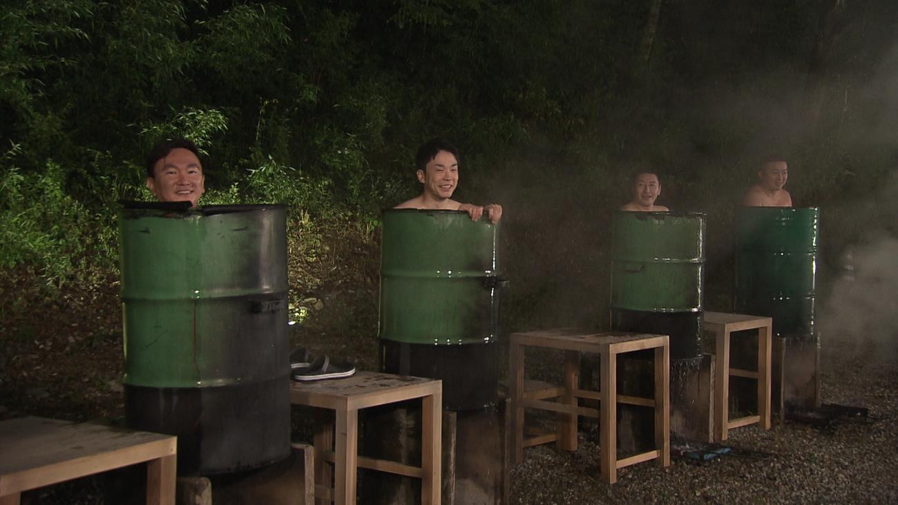 「イタズラジャーニー」のレギュラーを務める、左から山内健司、濱家隆一、長田庄平、松尾駿（C）フジテレビ