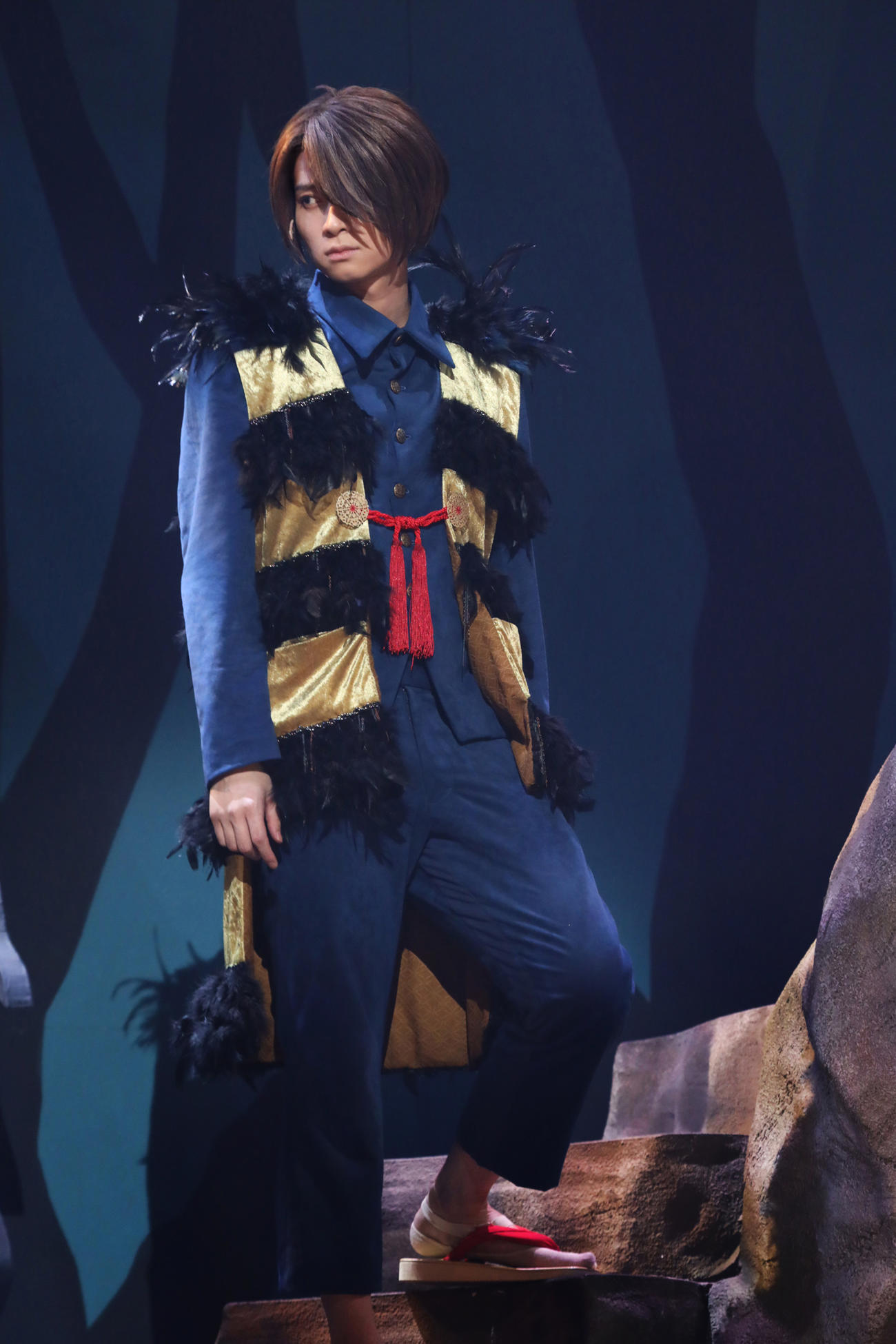 舞台「ゲゲゲの鬼太郎」公開ゲネプロで鬼太郎役を演じる荒牧慶彦