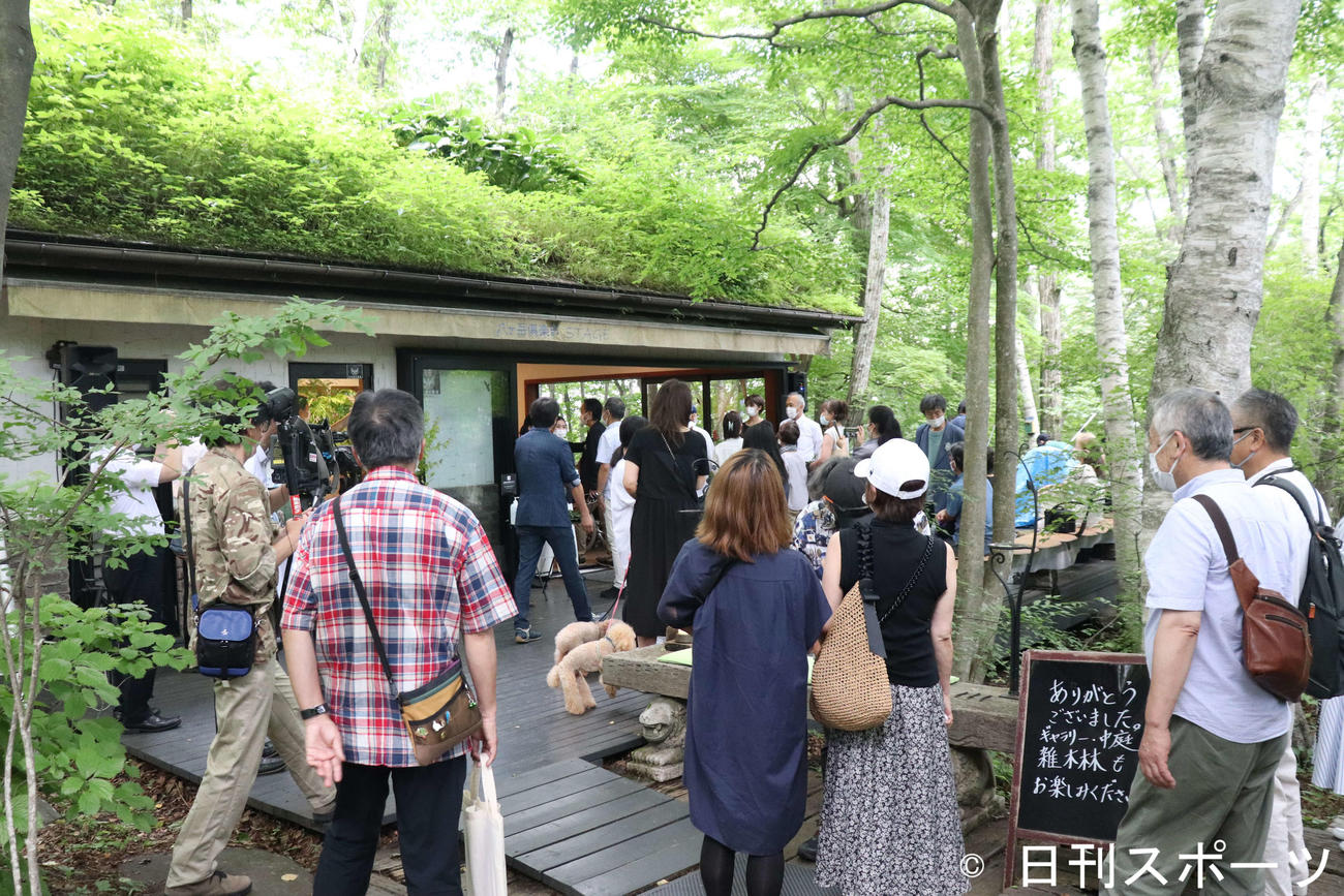 八ケ岳倶楽部で行われた柳生さんのお別れ会には同クラブにゆかりのある多くの人が訪れた（撮影・加藤理沙）