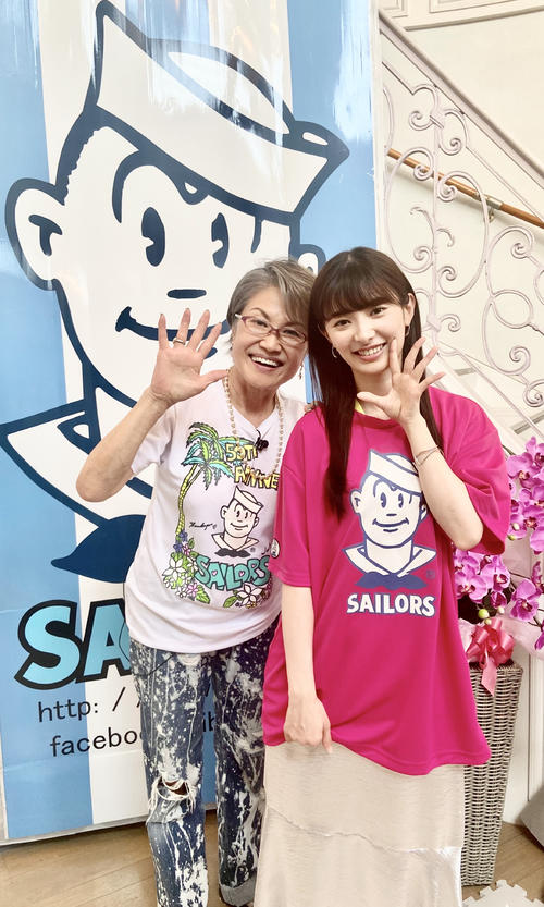 「セーラーズ」のオーナー兼デザイナー三浦静加氏(左)と武藤十夢
