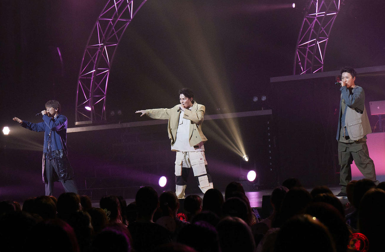 デビュー20周年記念ライブを行ったLead。左から鍵本輝、古屋敬多、谷内伸也