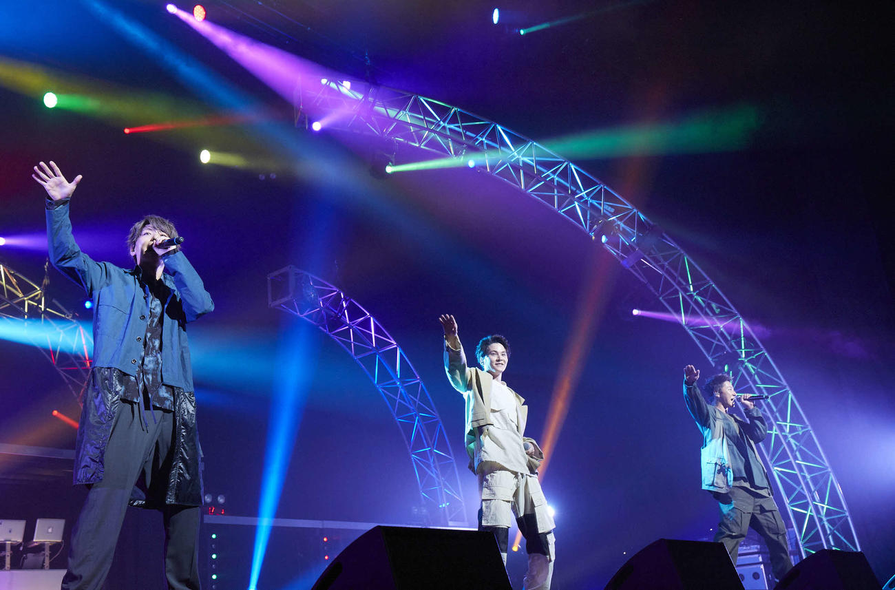 デビュー20周年記念ライブを行ったLeadの、左から鍵本輝、古屋敬多、谷内伸也