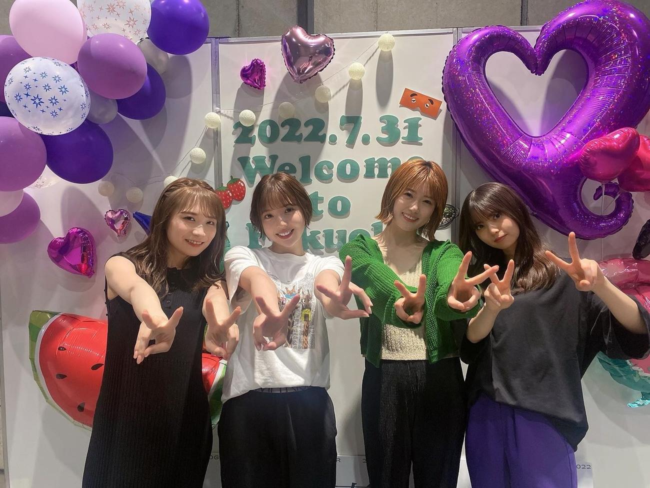 ピースする乃木坂46の1期生4人。左から秋元真夏、和田まあや、樋口日奈、齋藤飛鳥。和田まあやインスタグラムより