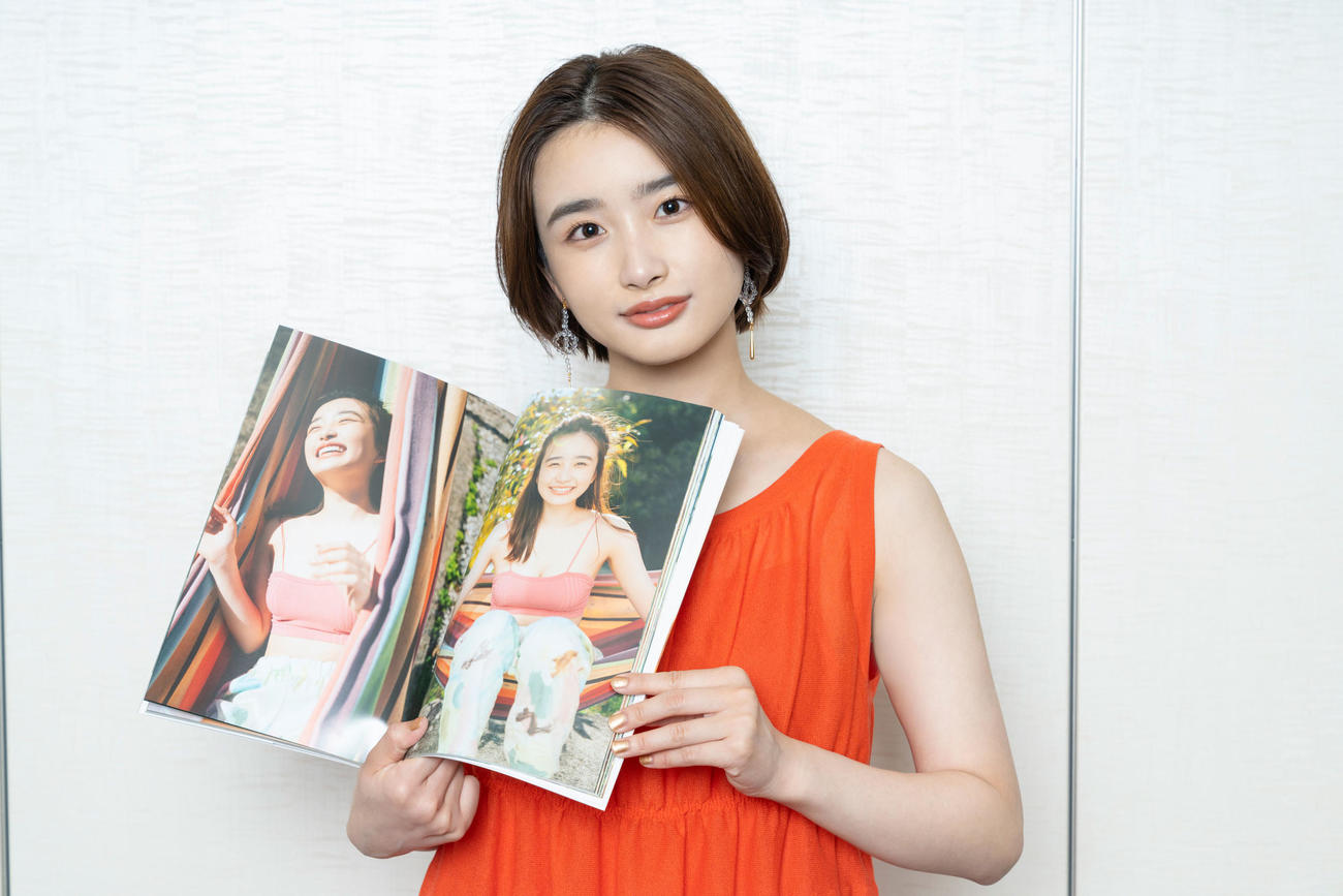 ファースト写真集「吐息の温度」オンライン取材会を行った劇団4ドル50セントの安倍乙