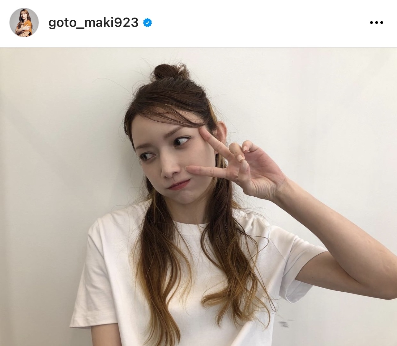 「お団子ヘア」のオフショットを公開した後藤真希（後藤真希のインスタグラムより）