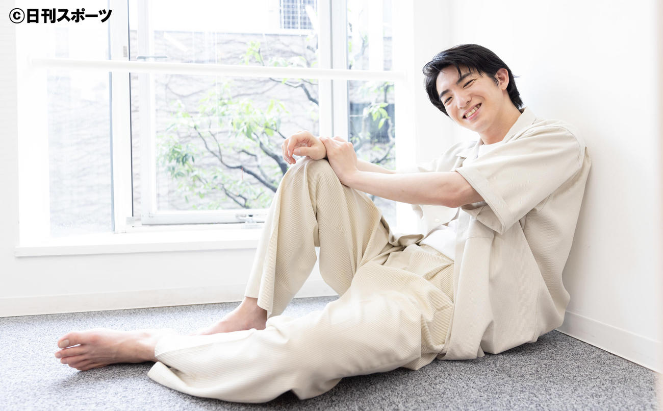 自然体でさわやかな笑顔が魅力的な前田公輝（撮影・垰建太）