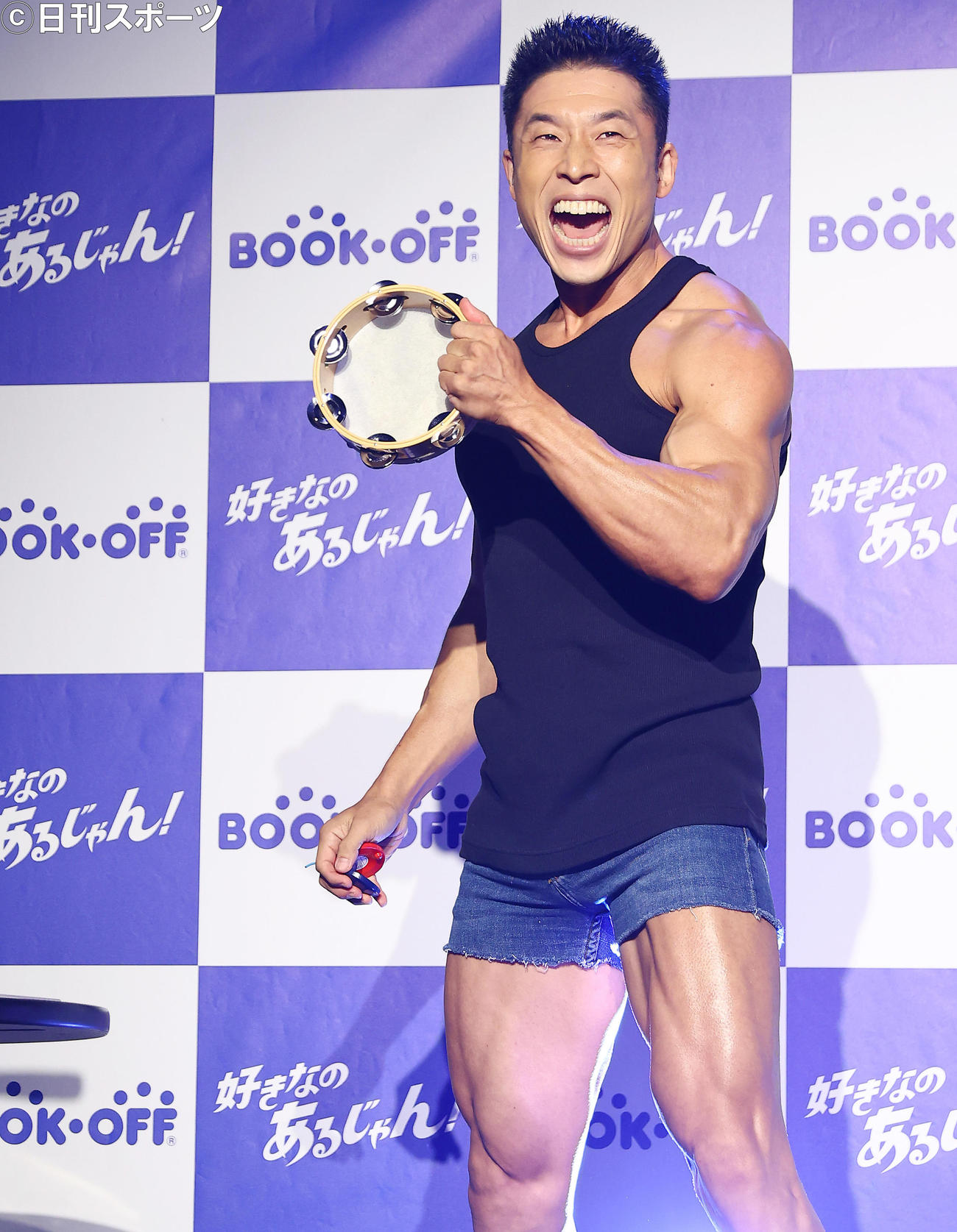 「BOOKOFFバンド　好きなのあるじゃん！」生ライブで盛り上げるなかやまきんに君（撮影・垰建太）