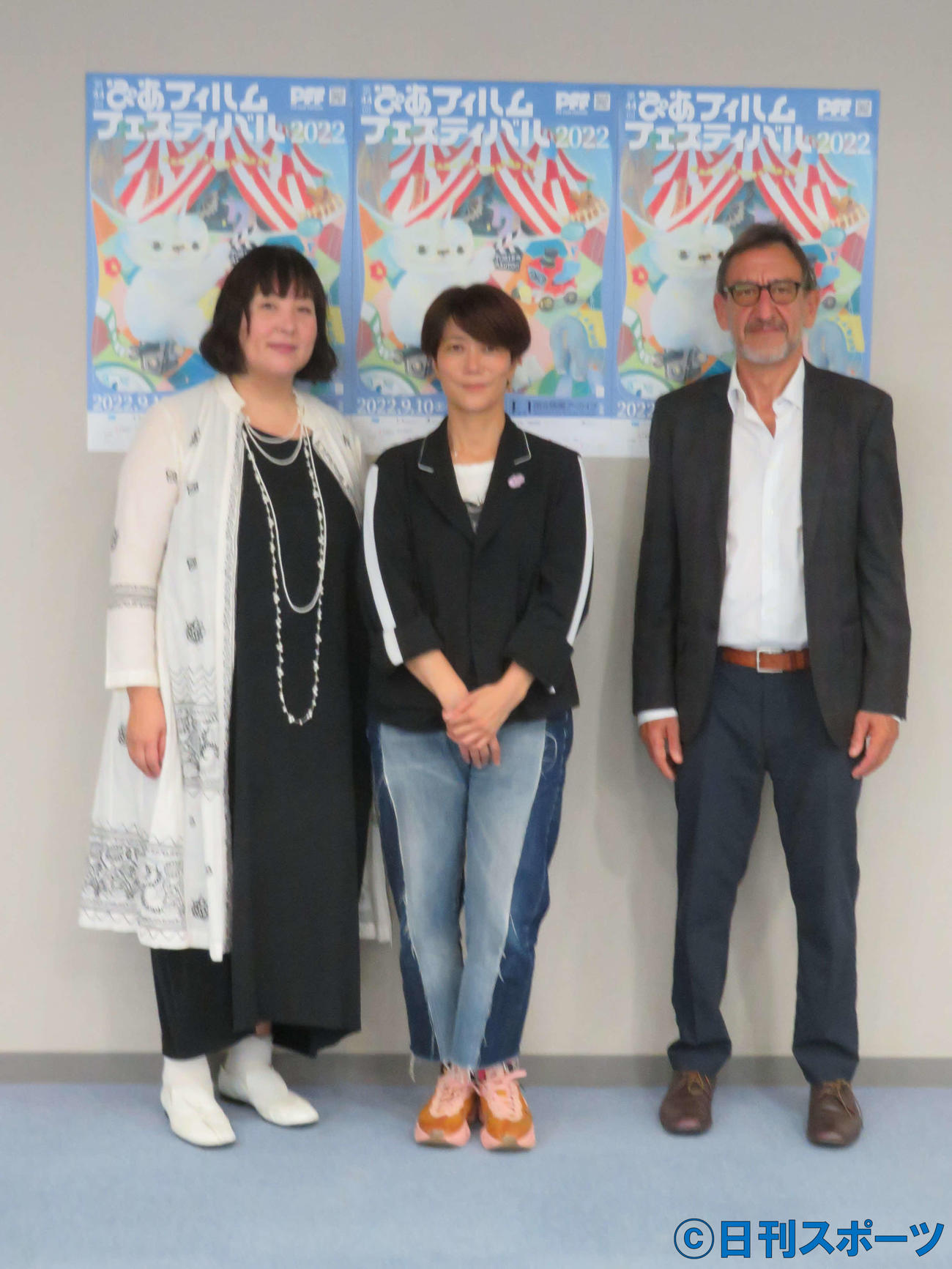 第44回ぴあフィルムフェスティバル2022ラインナップ発表会に出席した、左から荒木啓子ディレクター、三島有紀子監督、イタリア文化会館アルベルト・マナイ文化担当官（撮影・村上幸将）