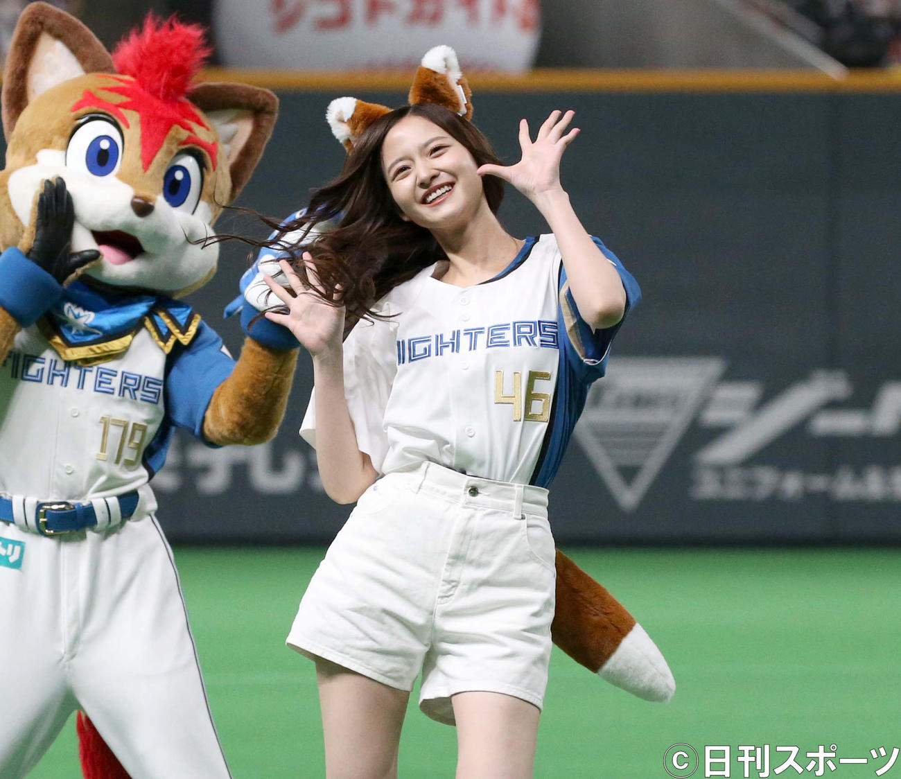日本ハム対ソフトバンク　「きつねダンス」を披露する乃木坂46の金川紗耶（撮影・黒川智章）