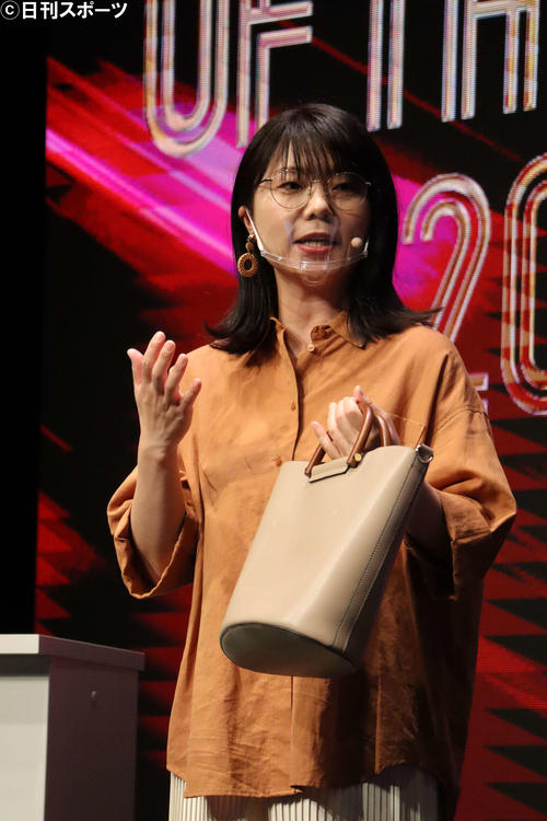 「STAFF OF THE YEAR2022」の最終審査にゲスト出席した相席スタートの山崎ケイ