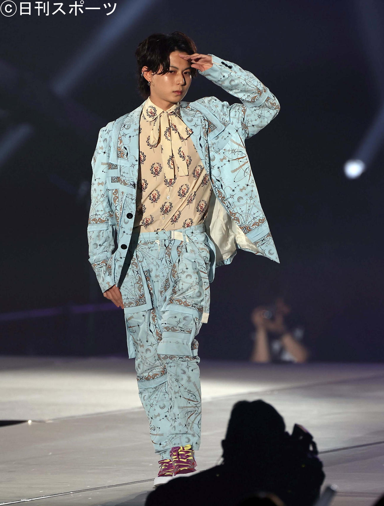 ランウエーを歩くみっき～（撮影・上田博志）