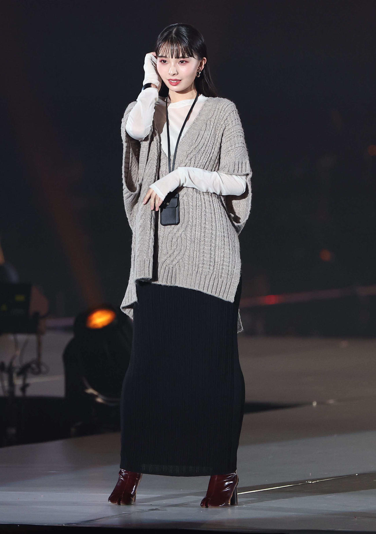 ランウェイを歩く川口ゆりな（撮影・上田博志）