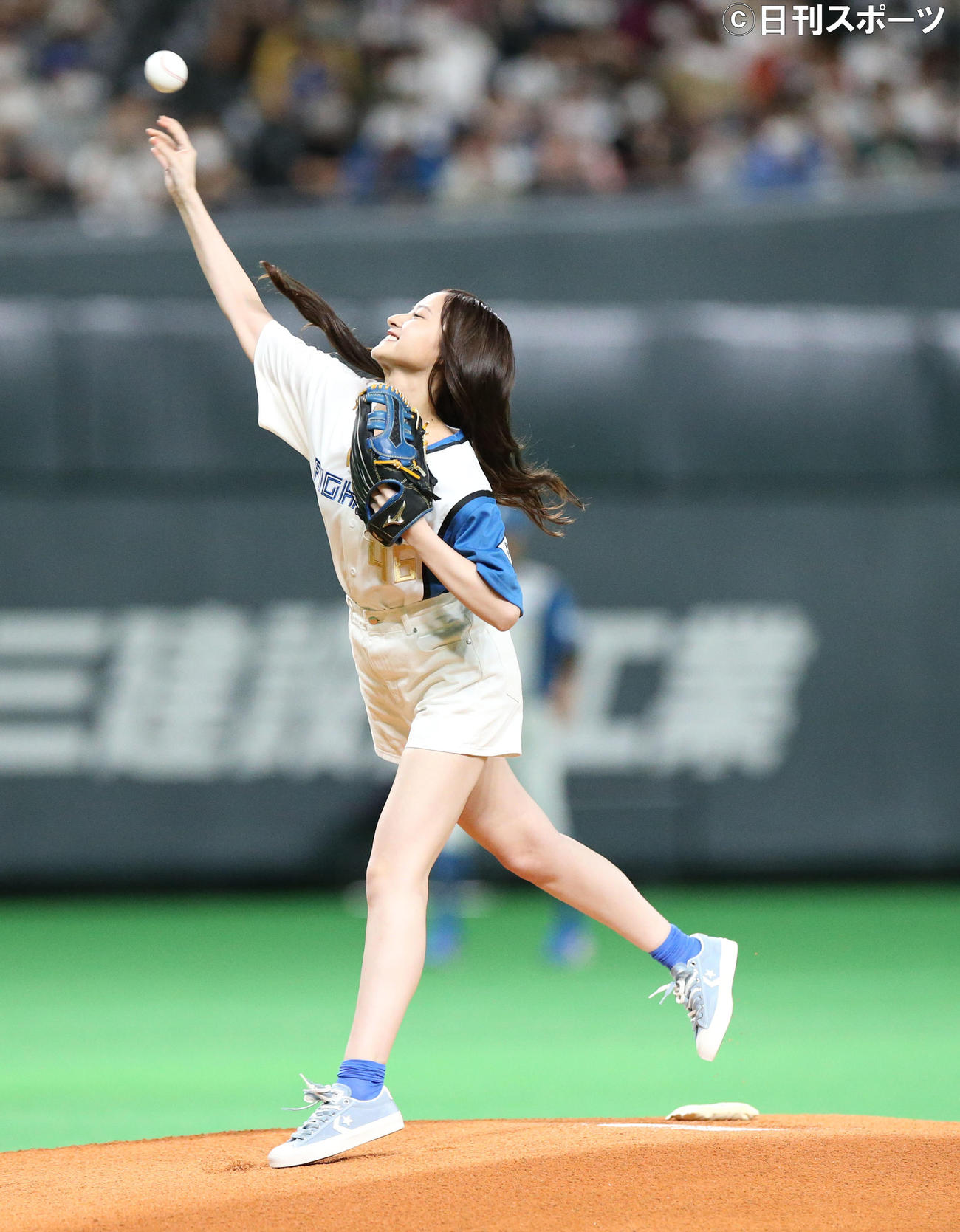 日本ハム対ソフトバンク　ファーストピッチセレモニーを務める乃木坂46の金川紗耶（撮影・佐藤翔太）