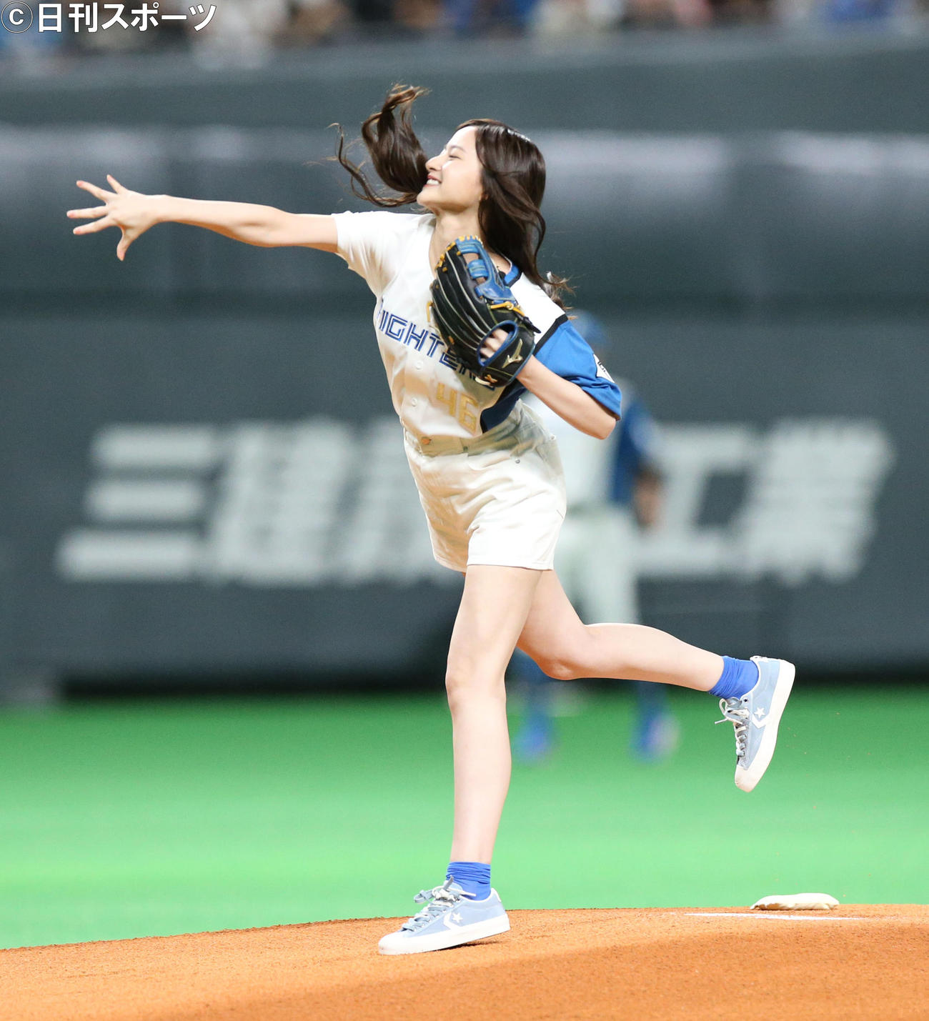 日本ハム対ソフトバンク　ファーストピッチセレモニーを務める乃木坂46の金川紗耶（撮影・佐藤翔太）