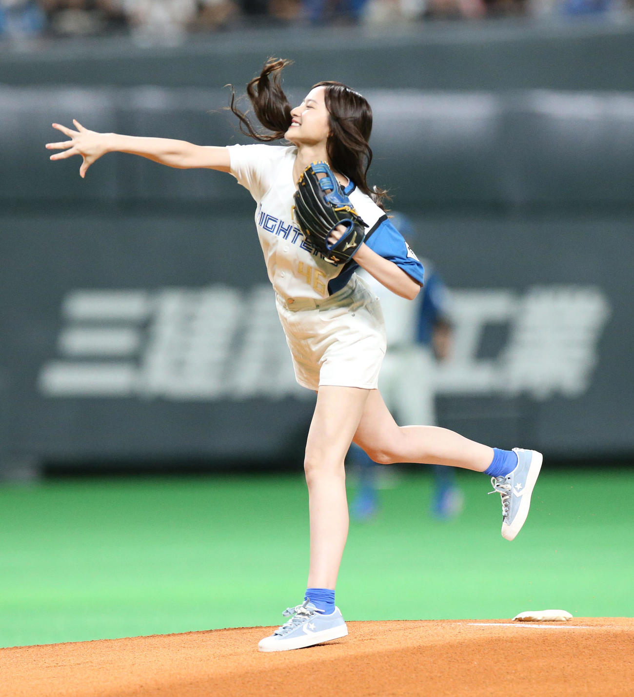 日本ハム対ソフトバンク　ファーストピッチセレモニーを務める乃木坂46の金川紗耶（撮影・佐藤翔太）