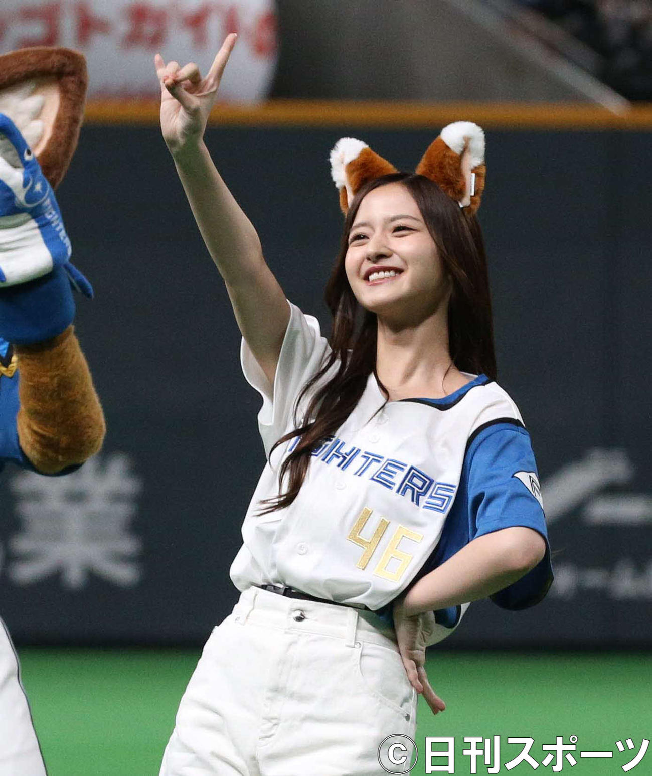 日本ハム対ソフトバンク　「きつねダンス」を披露する乃木坂46の金川紗耶（撮影・黒川智章）