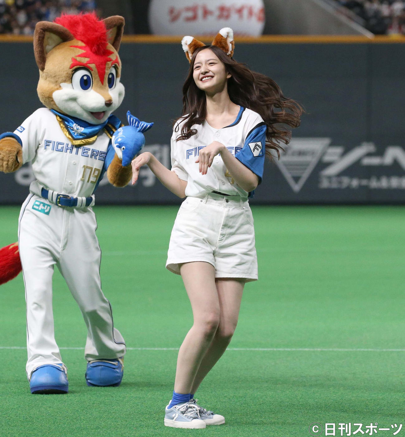 日本ハム対ソフトバンク　「きつねダンス」を披露する乃木坂46の金川紗耶（撮影・黒川智章）