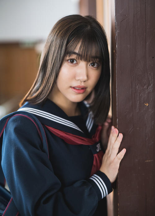 ファースト写真集を発売する和泉芳怜(c)藤本和典/講談社