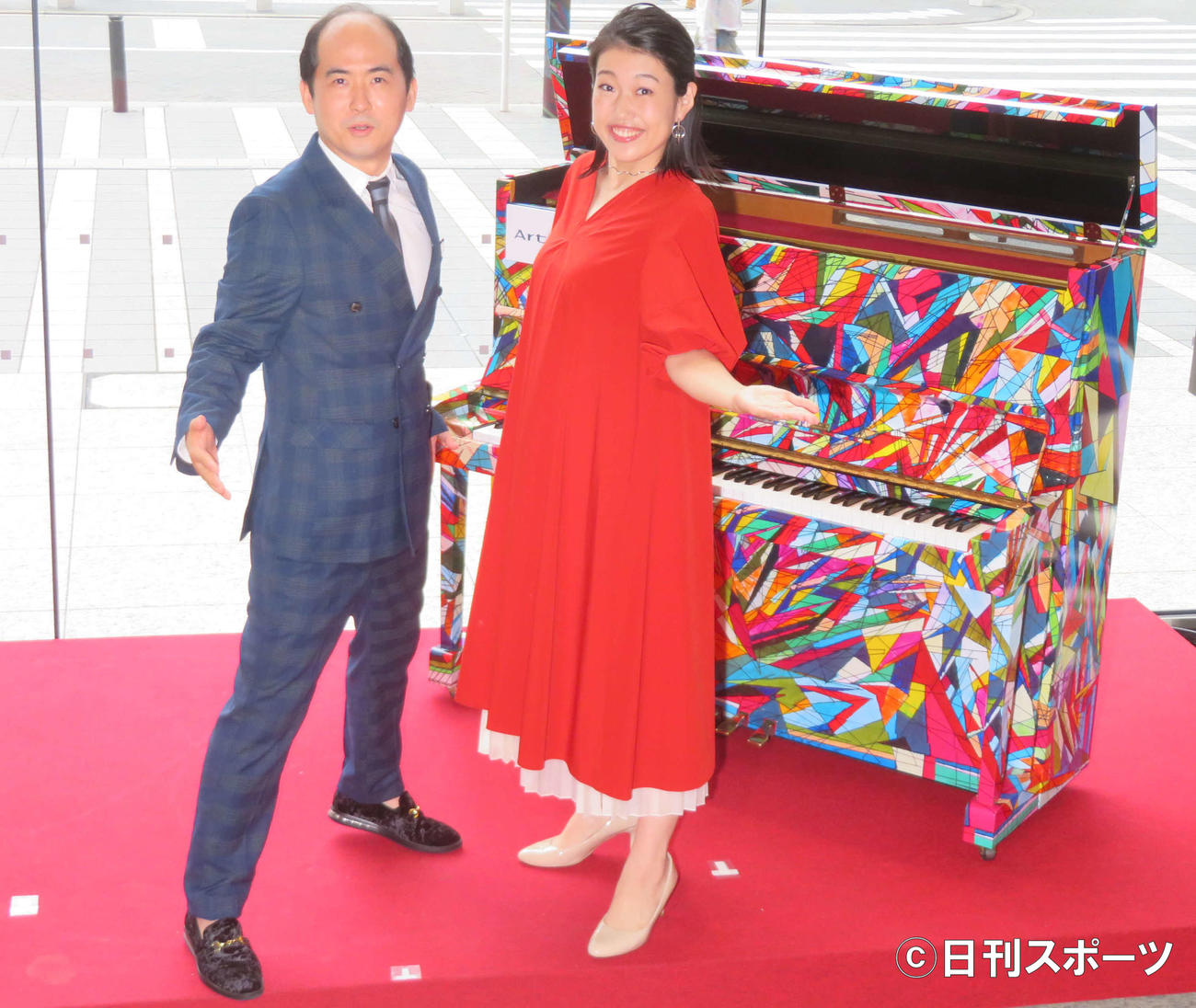 Hareza池袋2ndアニバーサリーイベントに登場した、トレンディエンジェル斎藤司と横澤夏子（撮影・村上幸将）