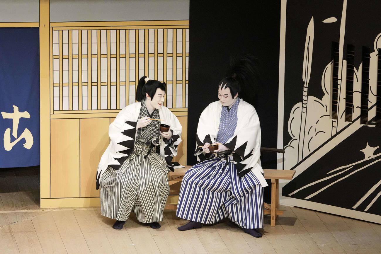 「八月納涼歌舞伎」第1部「新選組」の、中村歌之助（左）、中村福之助（松竹提供）