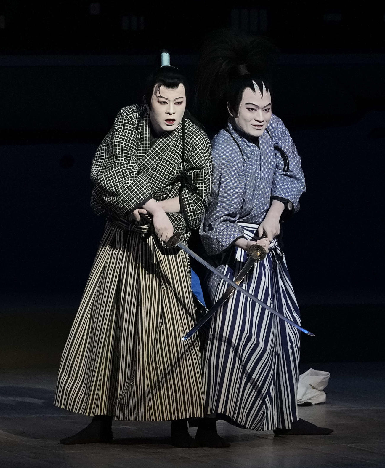 「八月納涼歌舞伎」第1部「新選組」の、中村歌之助（左）、中村福之助（松竹提供）