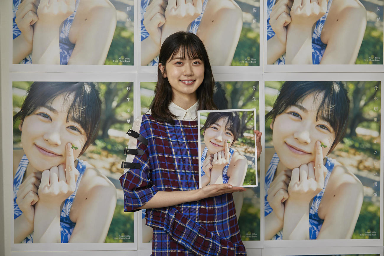 ファースト写真集「やさしい関係」の刊行記念オンライン取材会に出席した日向坂46丹生明里