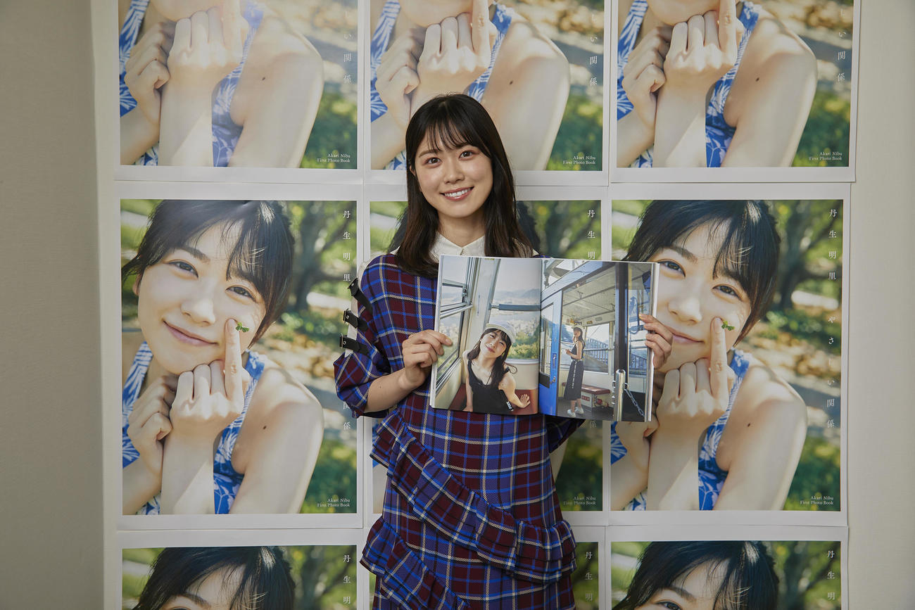 ファースト写真集「やさしい関係」の刊行記念オンライン取材会に出席した日向坂46丹生明里