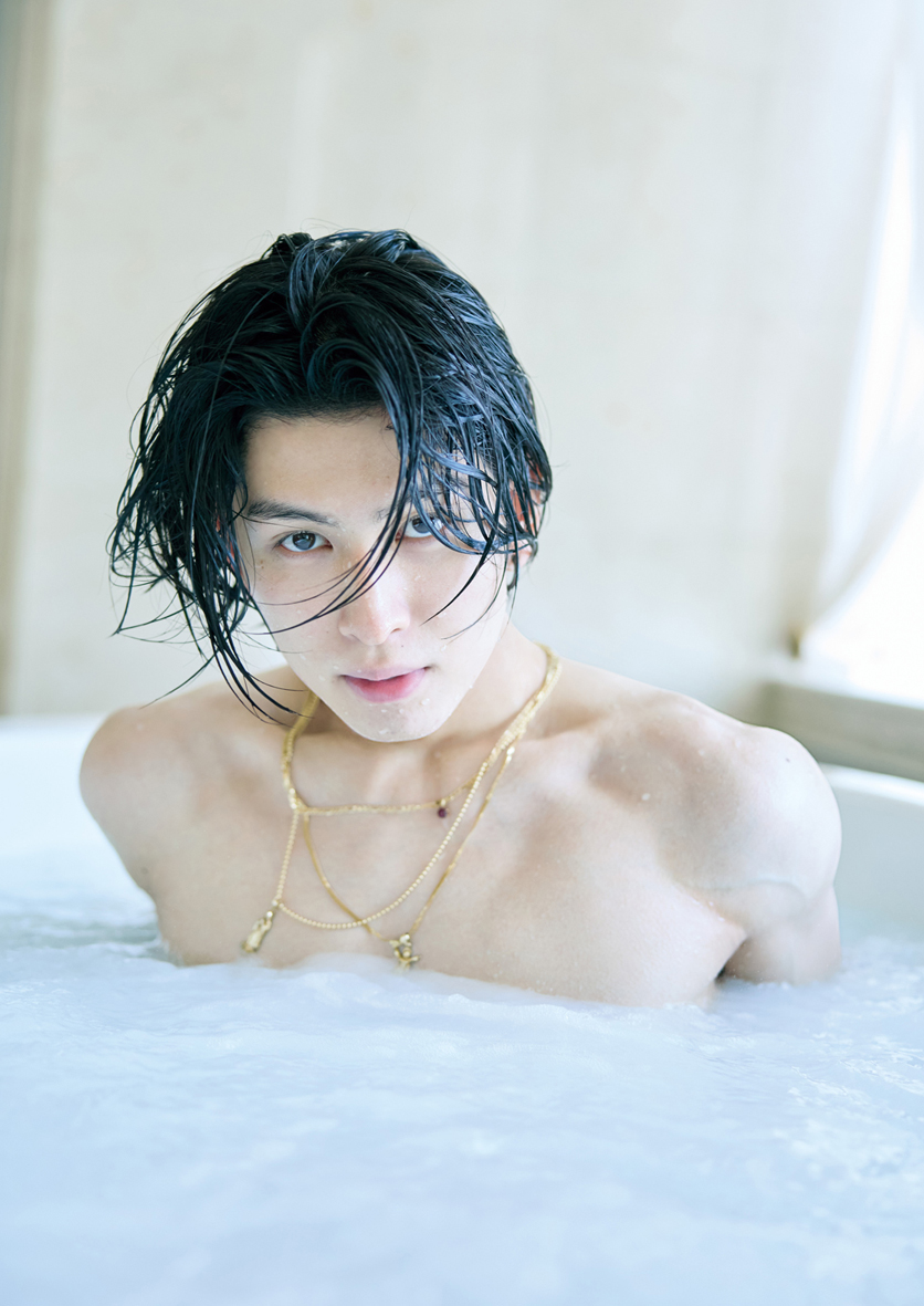ファースト写真集「CHARACTER」を発売したTHE RAMPAGE長谷川慎（荒木勇人氏撮影）