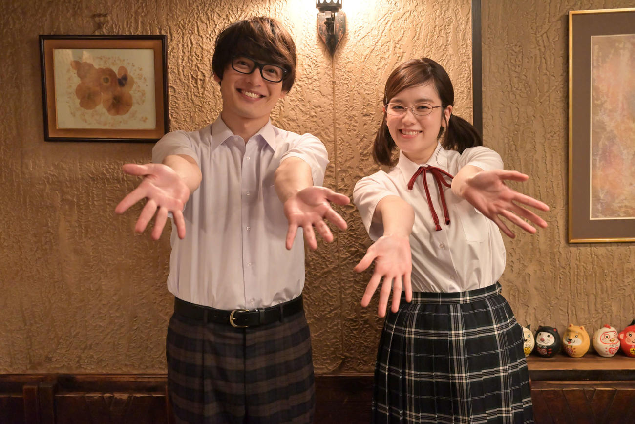 BSテレ東のドラマ「イケメン共よメシを喰え」の第6話にゲスト出演する崎山つばさと筧美和子
