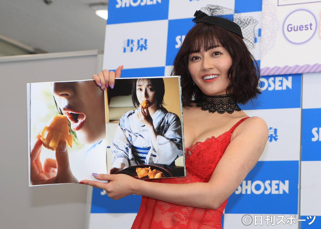 写真集「Queens」の発売記念イベントに出席した新藤まなみ（撮影・藤塚大輔）