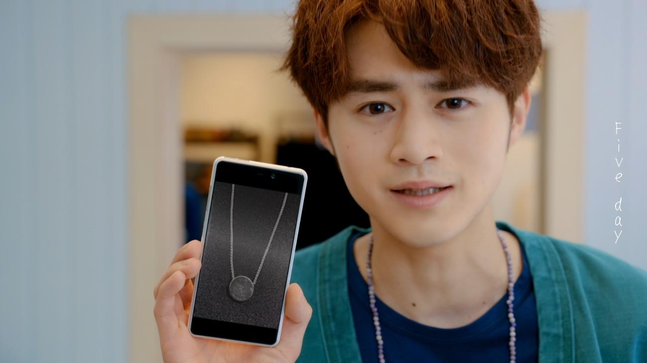 鈴木鈴木の新曲「サイレンビート」とスズキ「ワゴンRスマイル」のコラボレーションMVに出演した鈴鹿央士
