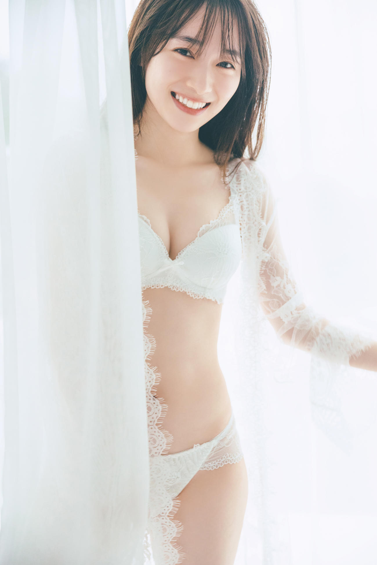 櫻坂46守屋麗奈ファースト写真集「笑顔のグー、チョキ、パー」の先行カット（撮影／東京祐）