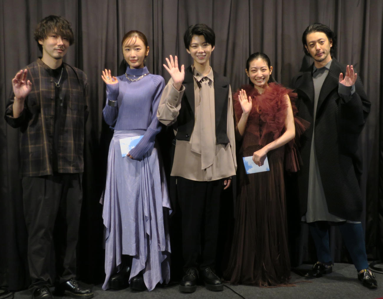 映画「ぜんぶ、ボクのせい」初日舞台あいさつで。左から、松本優作監督、松本まりか、白鳥晴都、川島鈴遥、オダギリジョー