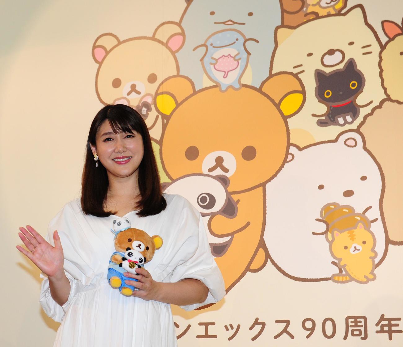 「サンエックス90周年　うちのコたちの大展覧会」の内覧会に参加した安めぐみ