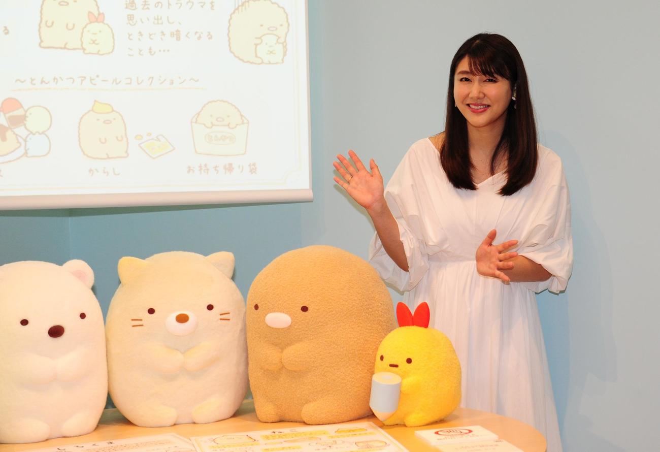 「サンエックス90周年　うちのコたちの大展覧会」の内覧会に参加した安めぐみ