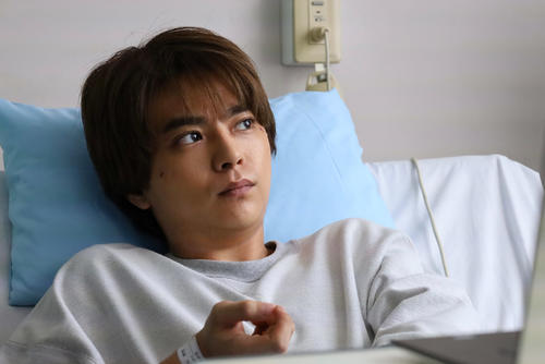 テレビ東京系ドラマ「赤いナースコール」主演の佐藤勝利 (C)「赤いナースコール」製作委員会