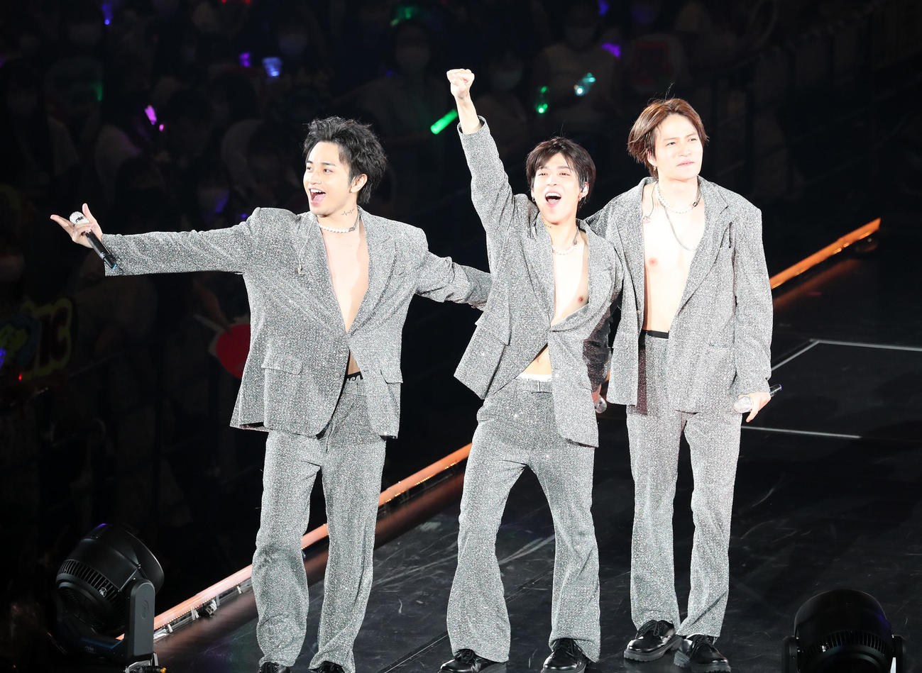 東京、大阪ドームツアーが決まりファンに報告するSexy Zone、左から中島健人、松島聡、菊池風磨（撮影・鈴木正人）