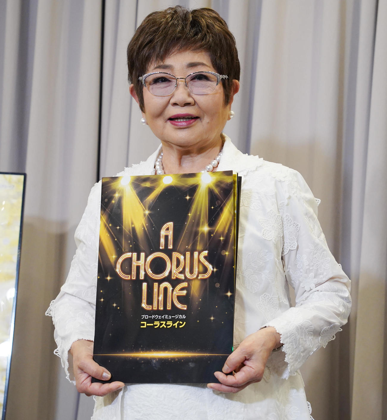 囲み取材に応じた泉ピン子（撮影・佐藤勝亮）