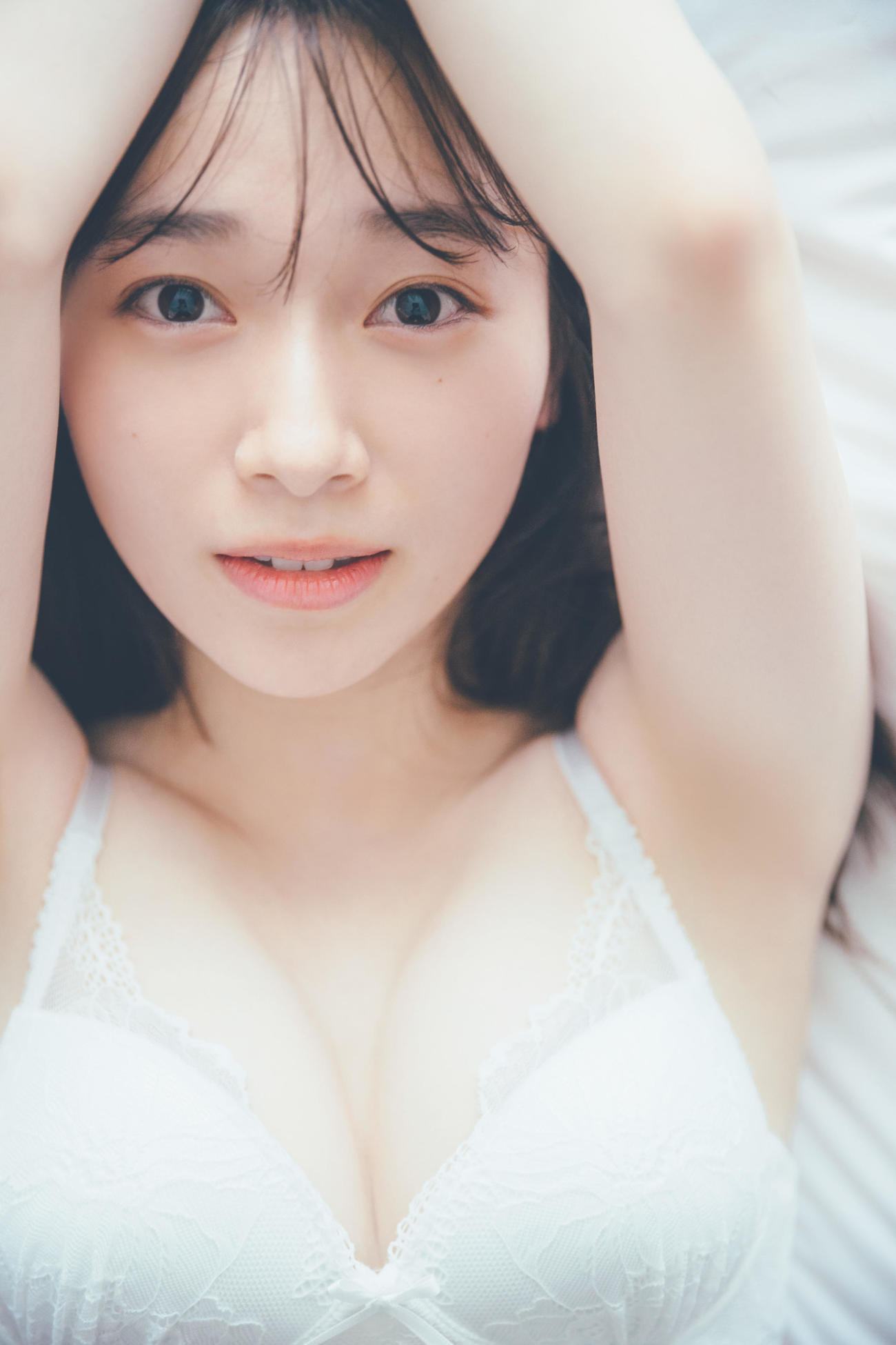 櫻坂46守屋麗奈ファースト写真集「笑顔のグー、チョキ、パー」封入ポストカードのカット